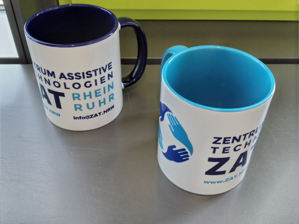 Die Abbildung zeigt eine Kaffee-Tasse mit dem ZAT Logo.