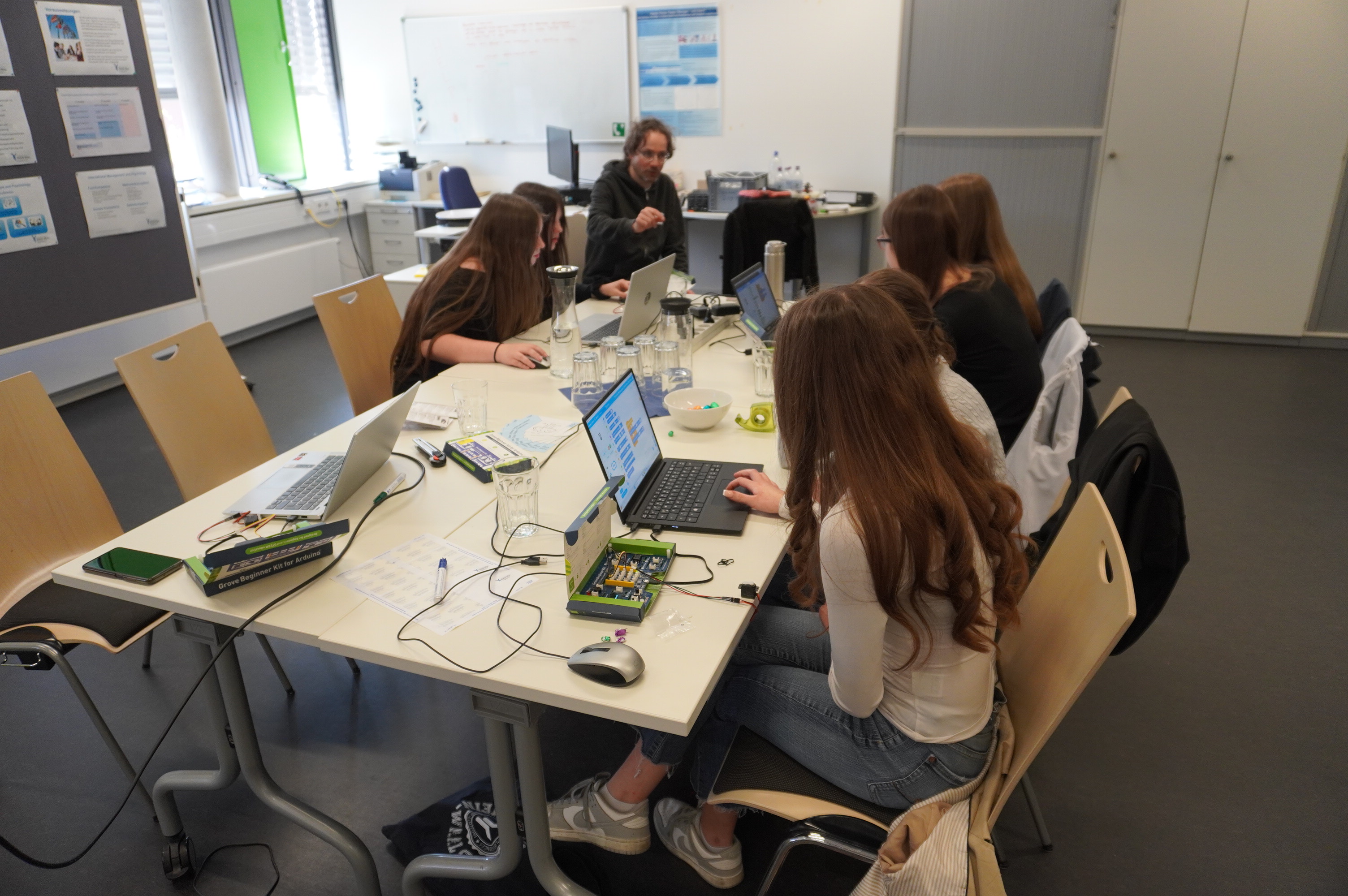Girls'Day 2025 im AIS-Labor der Hochschule Rhein-Waal – Technik zum Anfassen